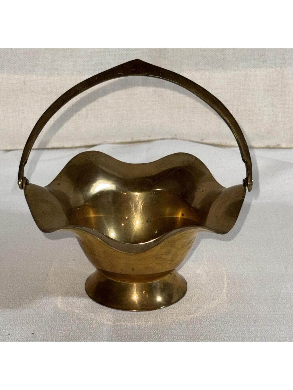 Vintage brass basket ruffled edge hinged handle trinket dish fluted ash tray